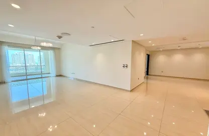 Apartment - 2 Bedrooms - 3 Bathrooms for rent in Viva West - Viva Bahriyah - The Pearl Island - Doha
