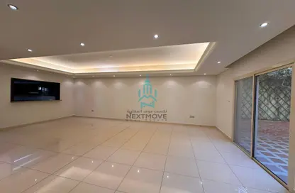 Empty Room image for: Compound - 5 Bedrooms - 6 Bathrooms for rent in Al Messila - Al Messila - Doha, Image 1