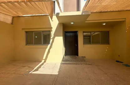 Villa - 4 Bedrooms - 4 Bathrooms for rent in Umm Al Seneem Street - Ain Khaled - Doha