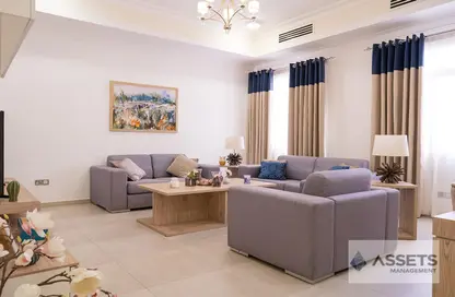 صورة لـ غرفة المعيشة شقة - 2 غرف نوم - 3 حمامات للايجار في كمبوند لافيرنا - مريخ - المريخ - الدوحة ، صورة رقم 1