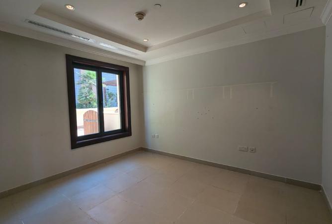 989870 - Property Image 3