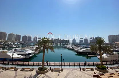 تاون هاوس - 2 غرف نوم - 3 حمامات للايجار في طريق بورتو الغربي - بورتو أرابيا - جزيرة اللؤلؤة - الدوحة