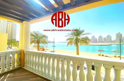 صورة لـ شرفة تاون هاوس - 2 غرف نوم - 3 حمامات للايجار في فيفا غرب - فيفا بحرية - جزيرة اللؤلؤة - الدوحة ، صورة رقم 1