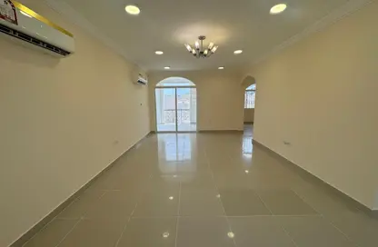 Villa - 4 Bedrooms - 5 Bathrooms for rent in Al Gharrafa - Al Gharrafa - Doha