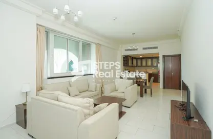 Living / Dining Room image for: Apartment - 1 Bedroom - 2 Bathrooms for rent in Viva West - Viva Bahriyah - The Pearl Island - Doha, Image 1