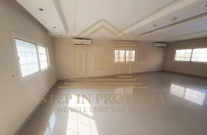 فيلا - 4 غرف نوم - 4 حمامات للايجار في شارع الوعب - الوعب - الدوحة