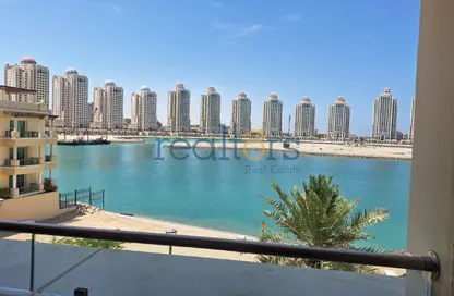 دوبلكس - 4 غرف نوم - 5 حمامات للايجار في ابراج المتحدة - فيفا بحرية - جزيرة اللؤلؤة - الدوحة