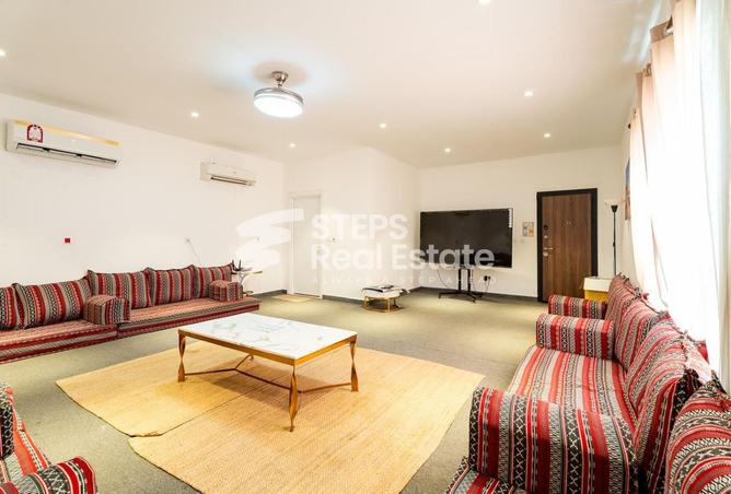 956730 - Property Image 3