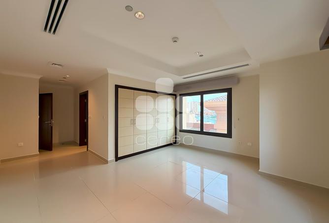922442 - Property Image 3