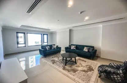 Apartment - 1 Bedroom - 2 Bathrooms for rent in Tower 28 - Porto Arabia - The Pearl Island - Doha