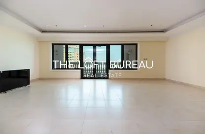 Apartment - 3 Bedrooms - 4 Bathrooms for sale in Tower 31 - Porto Arabia - The Pearl Island - Doha