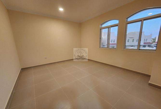 Villa - 5 Bedrooms - 4 Bathrooms for rent in Al Gharrafa - Al Gharrafa - Doha