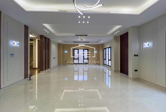 988481 - Property Image 2