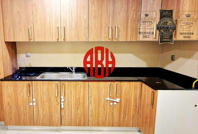 998593 - Property Image 2