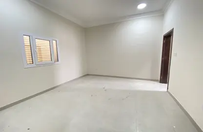Apartment - Studio - 1 Bathroom for rent in Umm Al Seneem Street - Ain Khaled - Doha