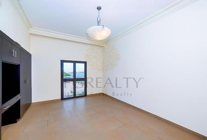 989608 - Property Image 2