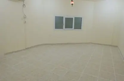 Apartment - 4 Bedrooms - 2 Bathrooms for rent in Bin Omran - Fereej Bin Omran - Doha