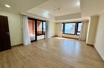 Apartment - 2 Bedrooms - 3 Bathrooms for rent in West Porto Drive - Porto Arabia - The Pearl Island - Doha