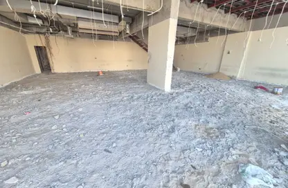 محل تجاري - استوديو - 2 حمامات للايجار في راس ابو عبود - الدوحة