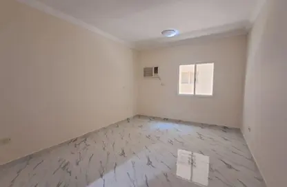 Apartment - 2 Bedrooms - 2 Bathrooms for rent in Umm Ghwailina Comm - Umm Ghuwalina - Umm Ghuwailina - Doha