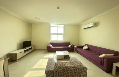 Apartment - 3 Bedrooms - 2 Bathrooms for rent in Salaja Street - Doha Al Jadeed - Doha