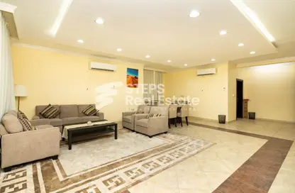 Compound - 4 Bedrooms - 4 Bathrooms for rent in Old Airport Road - Old Airport Road - Doha