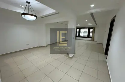 Apartment - 1 Bedroom - 2 Bathrooms for rent in West Porto Drive - Porto Arabia - The Pearl Island - Doha