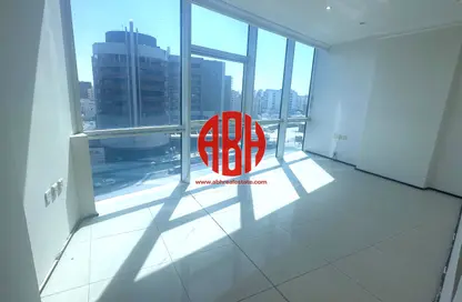 Office Space - Studio - 1 Bathroom for rent in Umm Ghwailina Comm - Umm Ghuwalina - Umm Ghuwailina - Doha