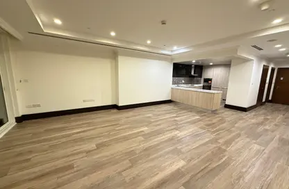 Apartment - 2 Bedrooms - 3 Bathrooms for rent in Tower 2 - Viva Bahriyah - The Pearl Island - Doha