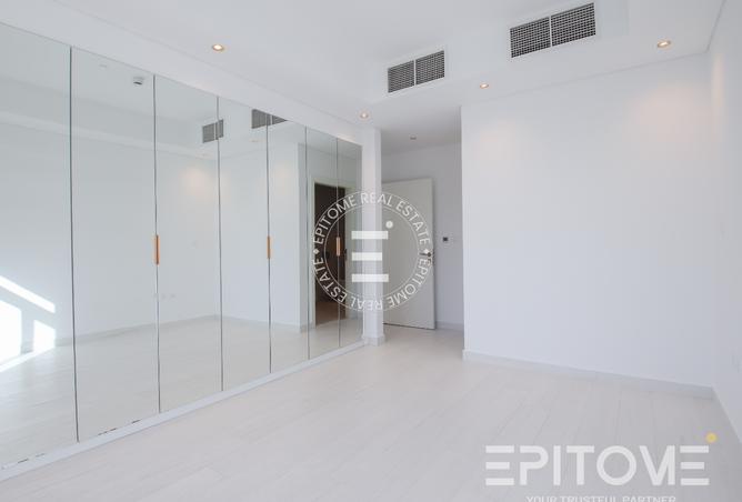 885942 - Property Image 2