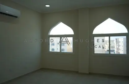 شقة - 2 غرف نوم - 2 حمامات للايجار في شارع المطار القديم - طريق المطار القديم - الدوحة