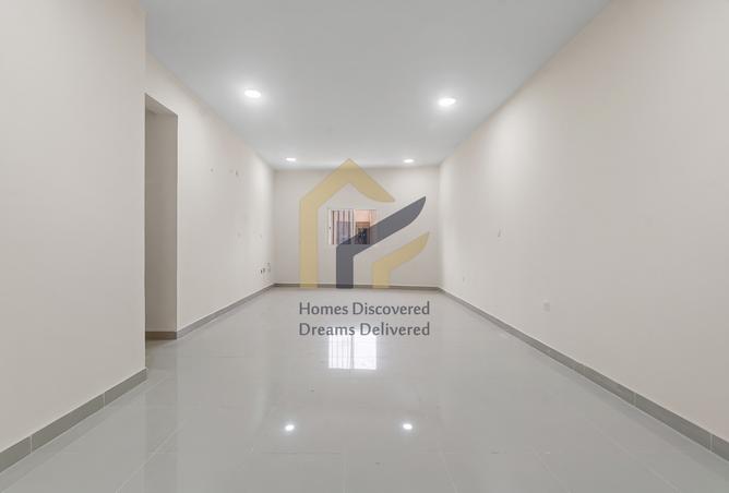 889868 - Property Image 2