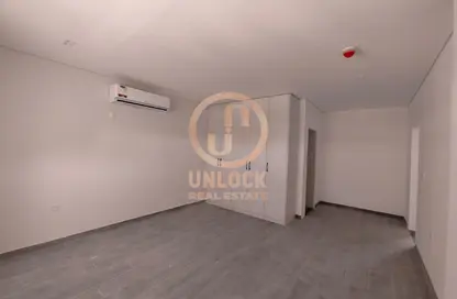 Apartment - Studio - 1 Bathroom for rent in Fereej Kulaib - Doha