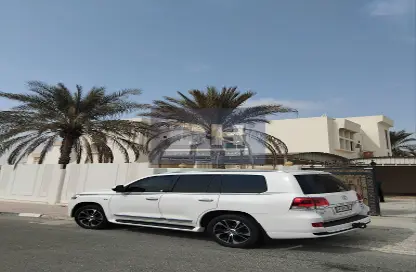 Villa - 4 Bedrooms - 4 Bathrooms for rent in Al Dafna - Al Dafna - Doha