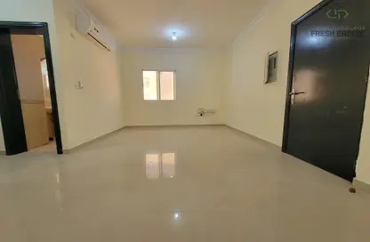 Apartment - 1 Bedroom - 2 Bathrooms for rent in Umm Ghuwailina 4 - Umm Ghuwailina - Doha
