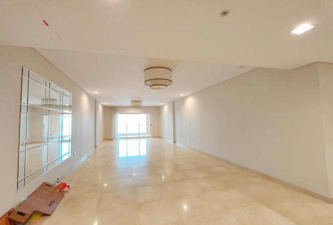 988467 - Property Image 2