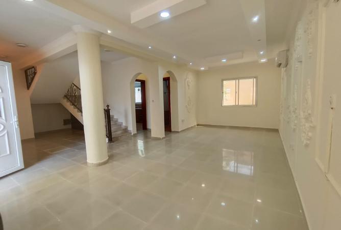 مجمع سكني - 3 غرف نوم - 3 حمامات للايجار في شارع النعمان - العزيزية - الدوحة