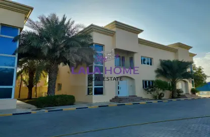 فيلا - 4 غرف نوم - 5 حمامات للايجار في جنوب الدحيل - الدحيل - الدوحة
