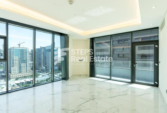 932311 - Property Image 2