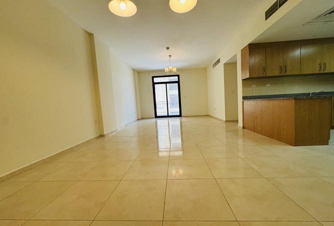 919707 - Property Image 2