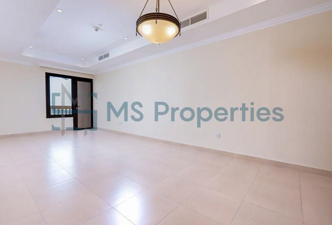 985399 - Property Image 3