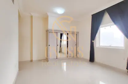 شقة - 3 غرف نوم - 2 حمامات للايجار في مبنى 12 - شارع أبو أمامة - المنتزه - الدوحة