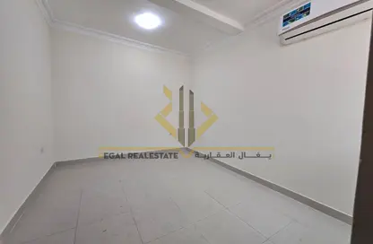 Apartment - 2 Bedrooms - 2 Bathrooms for rent in Bin Omran - Fereej Bin Omran - Doha