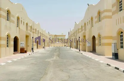 مجمع سكني - 5 غرف نوم - 5 حمامات للايجار في شارع ام السنيم - عين خالد - الدوحة مجمع سكني - 5 غرف نوم - 5 حمامات للايجار في شارع ام السنيم - عين خالد - الدوحة