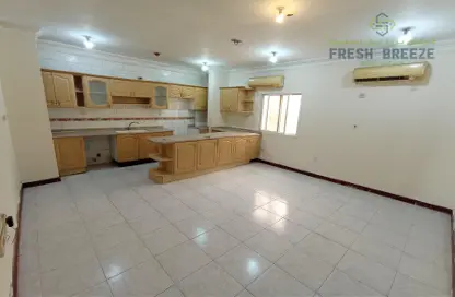 صورة لـ مطبخ شقة - غرفة نوم - 1 حمام للايجار في أم غويلينا - الدوحة ، صورة رقم 1