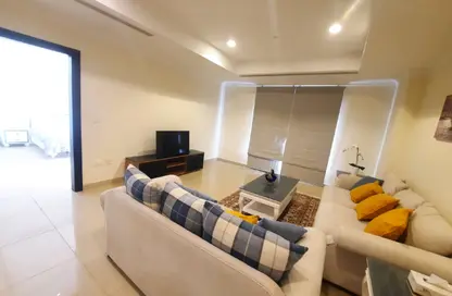 Apartment - 1 Bedroom - 2 Bathrooms for rent in Tuscan Tower - Porto Arabia - The Pearl Island - Doha