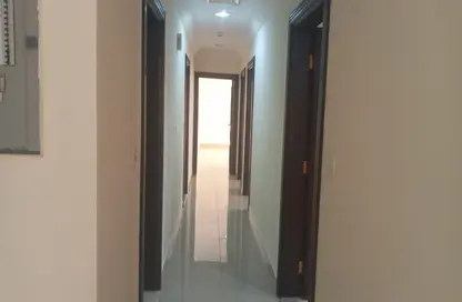 Apartment - 4 Bedrooms - 2 Bathrooms for rent in Umm Ghuwalina - Umm Ghuwailina - Doha