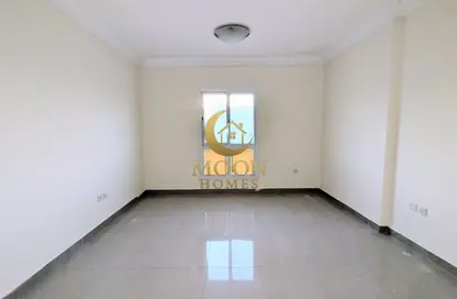 Apartment - 3 Bedrooms - 3 Bathrooms for rent in Umm Ghuwailina 4 - Umm Ghuwailina - Doha