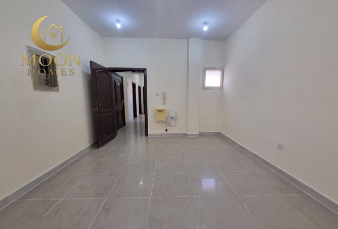 979385 - Property Image 2