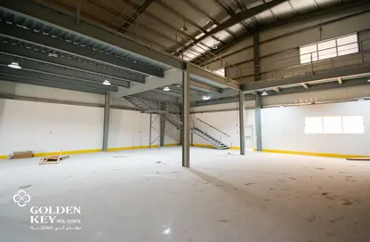 Warehouse - Studio - 3 Bathrooms for rent in Argentine Neighbourhood - Birkat Al Awamer - Al Wakra